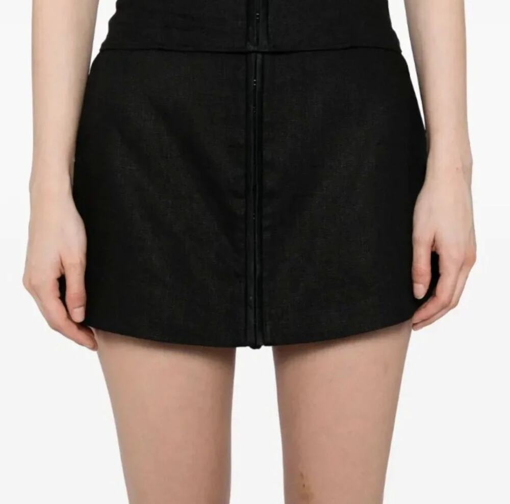 Reformation Sophie Black Linen Skort Shorts Size 8 Hook and Eye Detail